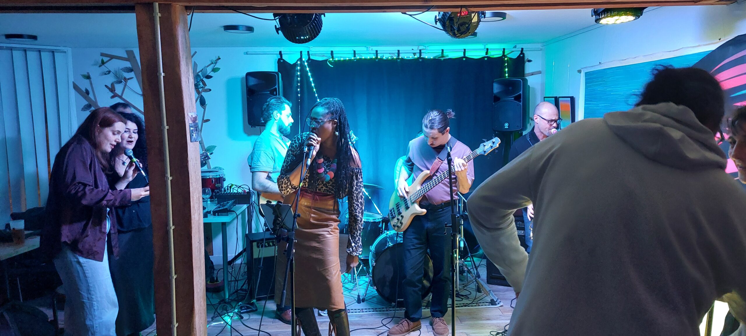 20241129_213055-1-1-scaled